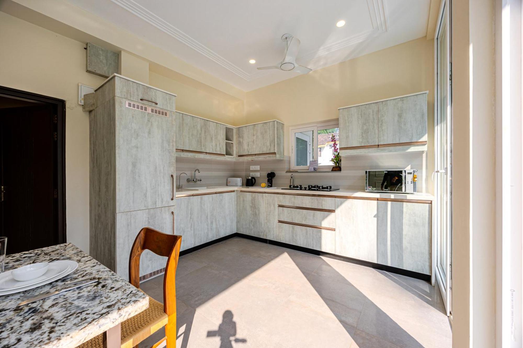 Elivaas 4 Bhk Villa Near Beach With Private Pool & Bar - Casa Boa Vida Candolim Esterno foto