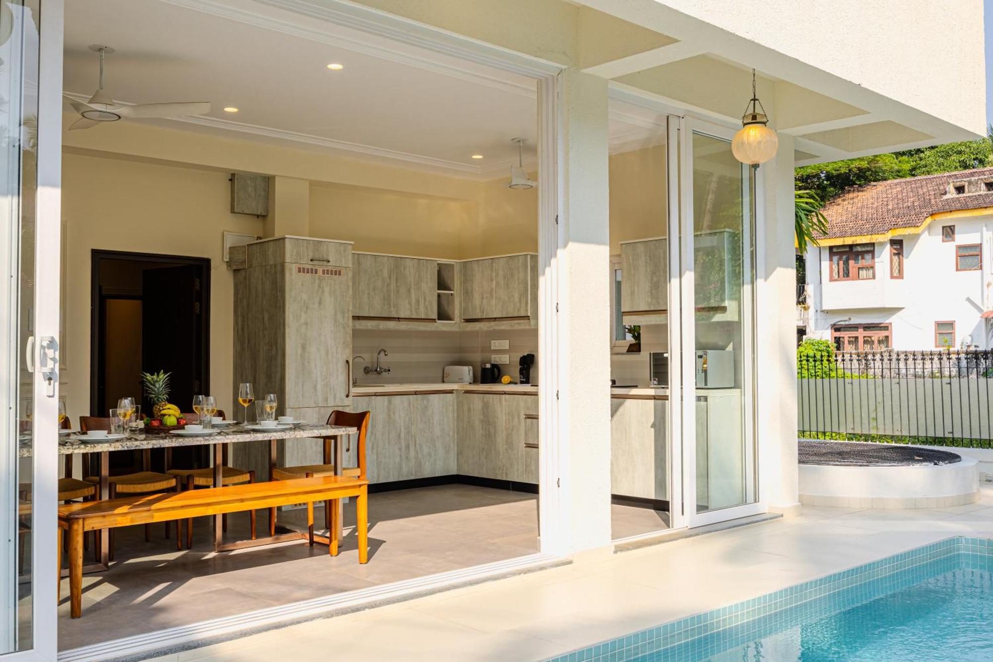 Elivaas 4 Bhk Villa Near Beach With Private Pool & Bar - Casa Boa Vida Candolim Esterno foto