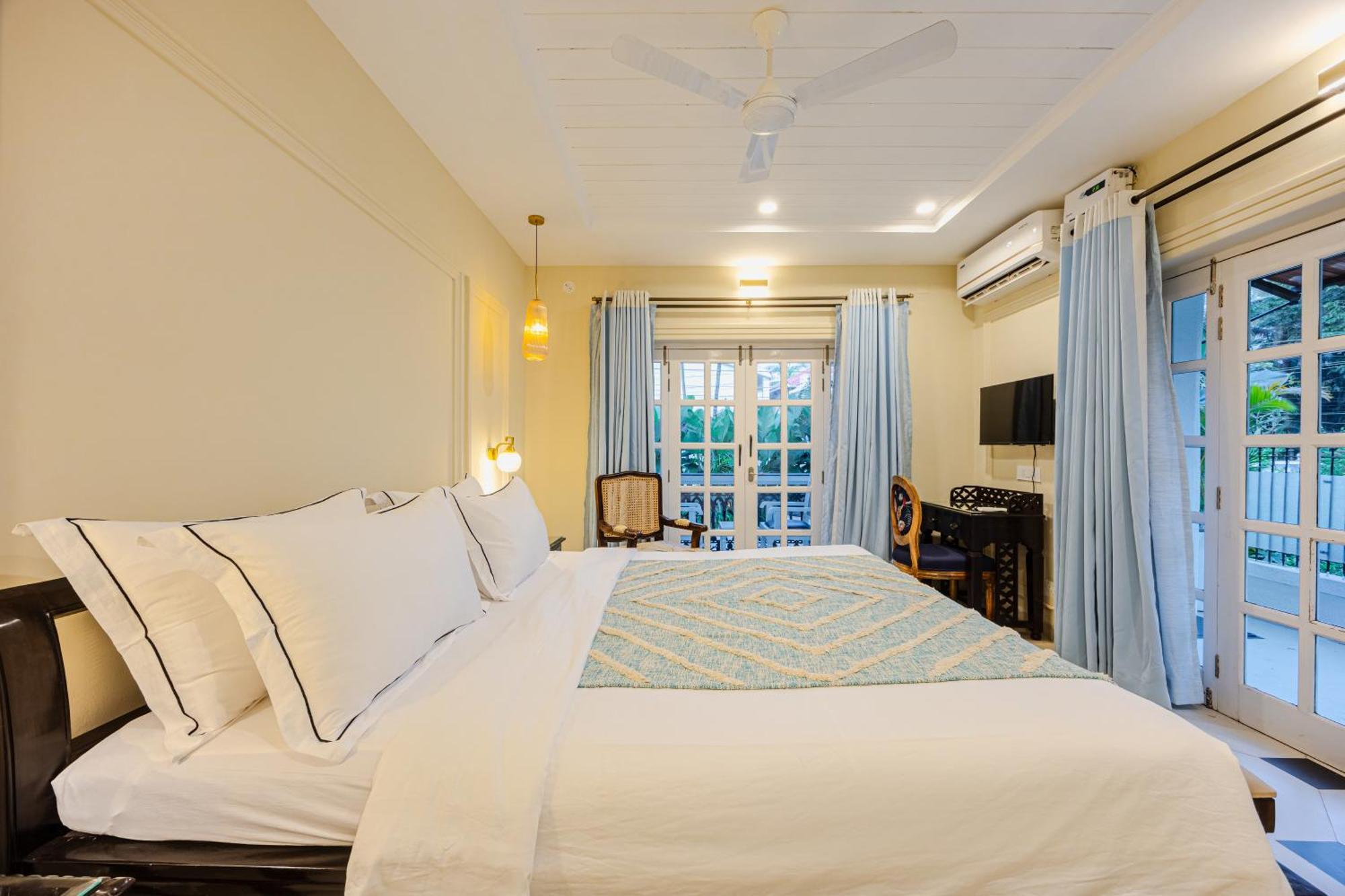 Elivaas 4 Bhk Villa Near Beach With Private Pool & Bar - Casa Boa Vida Candolim Esterno foto