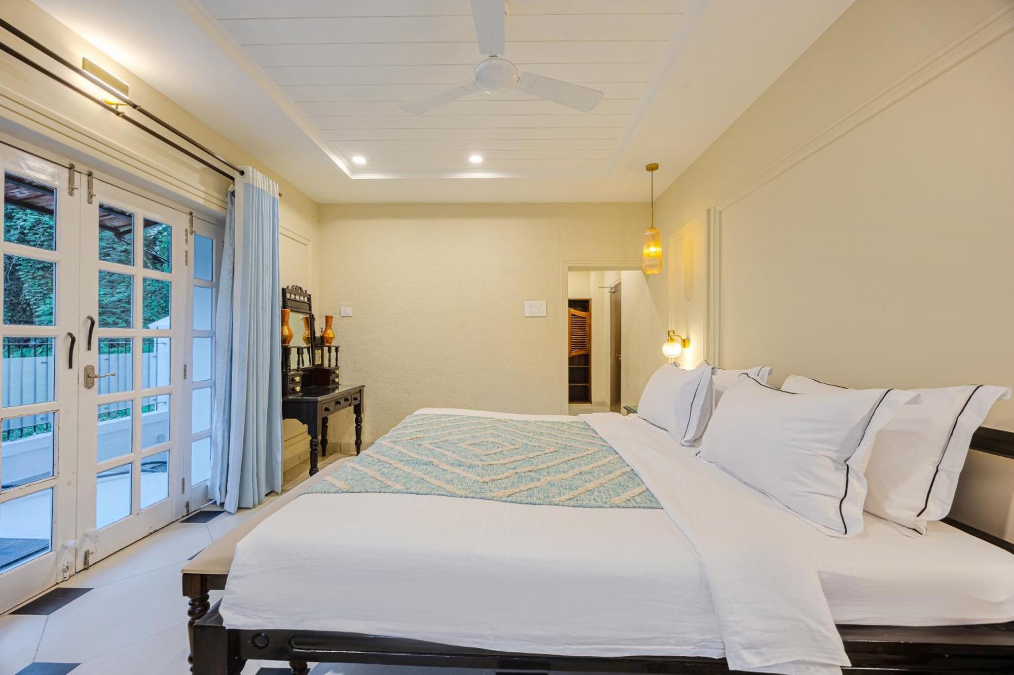 Elivaas 4 Bhk Villa Near Beach With Private Pool & Bar - Casa Boa Vida Candolim Esterno foto