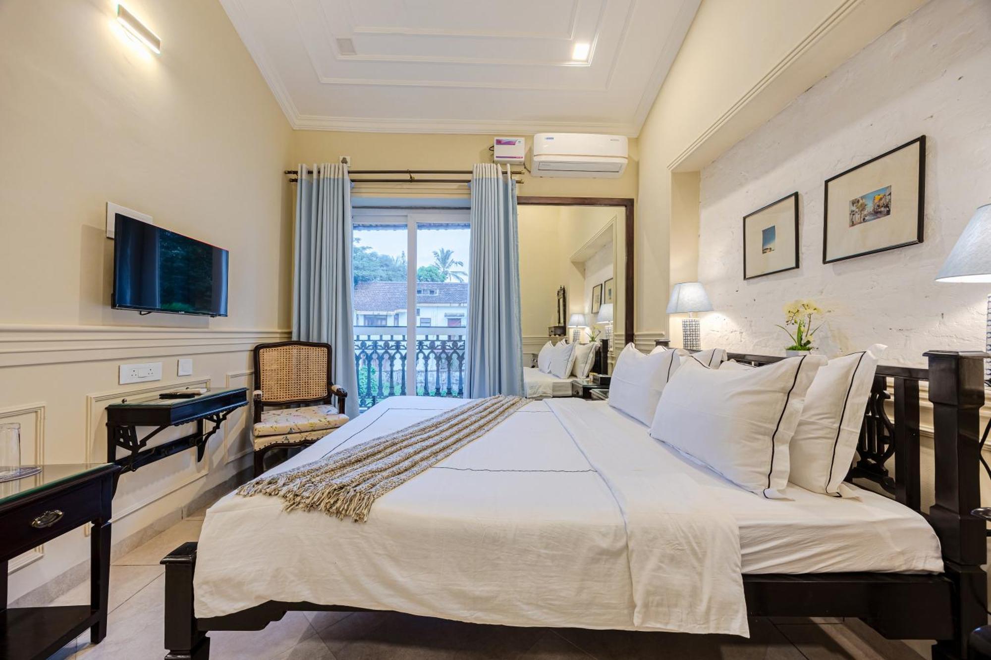 Elivaas 4 Bhk Villa Near Beach With Private Pool & Bar - Casa Boa Vida Candolim Esterno foto