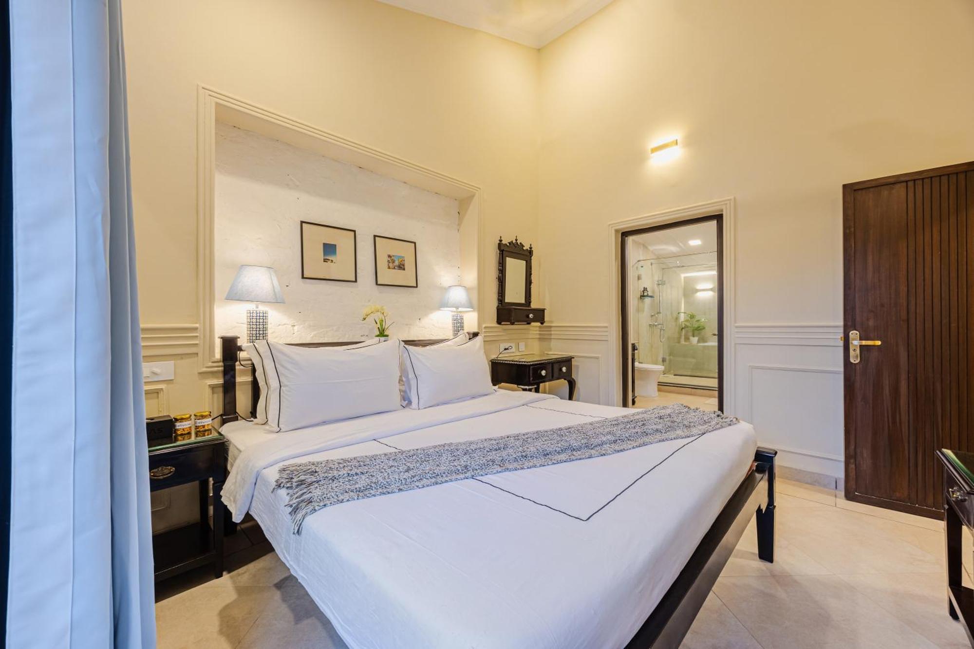 Elivaas 4 Bhk Villa Near Beach With Private Pool & Bar - Casa Boa Vida Candolim Esterno foto
