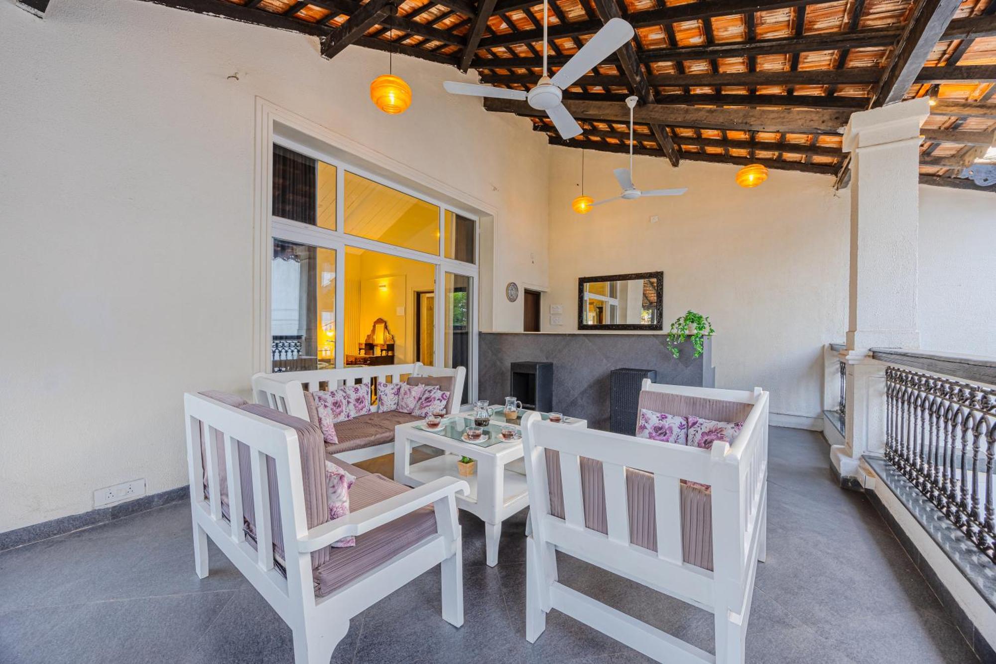 Elivaas 4 Bhk Villa Near Beach With Private Pool & Bar - Casa Boa Vida Candolim Esterno foto
