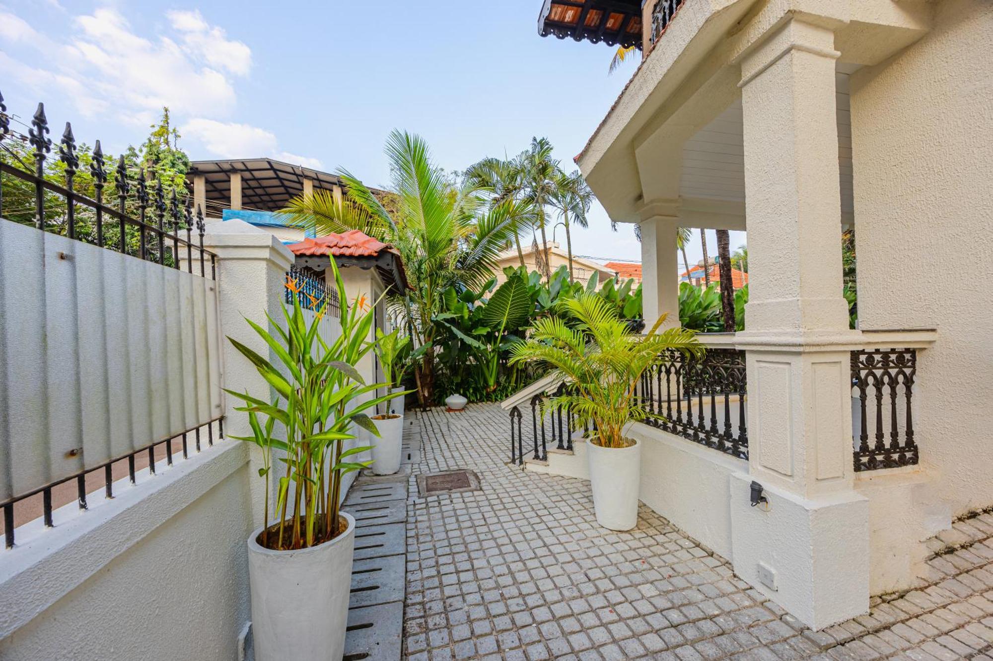 Elivaas 4 Bhk Villa Near Beach With Private Pool & Bar - Casa Boa Vida Candolim Esterno foto